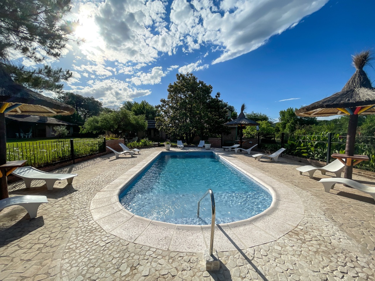 Piscina principal del complejo